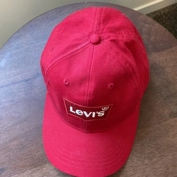 Levi’s red snap back hat - Picture 2 of 5